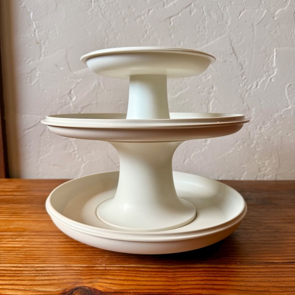 Vintage Tupperware 3-Tier Pedestal Stand – Modular Cake and Serving Display - Picture 15 of 15